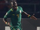 Moussa Sow ze Senegalu oslavuje svj gól proti Ghan.