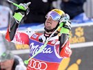 Marcel Hirscher slaví triumf v obím slalomu v Adelbodenu.