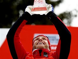 Johnsrud Sundby s trofejí pro víze Tour de Ski