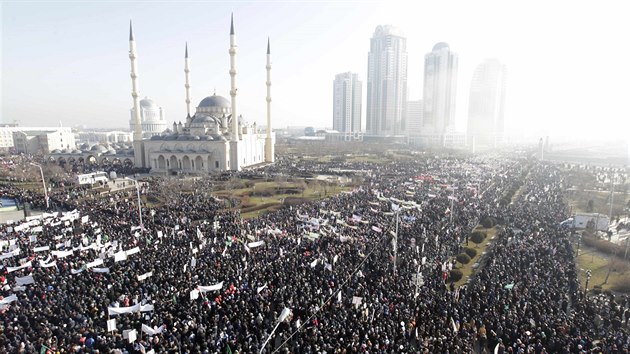 Statiscov demonstrace v eensk metropoli Groznyj proti novmu vydn Charlie Hebdo (19. ledna 2015)