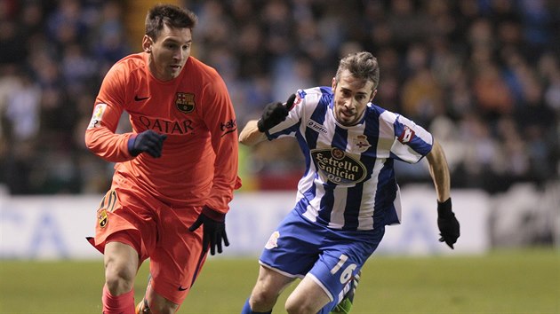 Rychlostn souboj ve kterm se stetli Lionel Messi a Luisinho (vpravo).