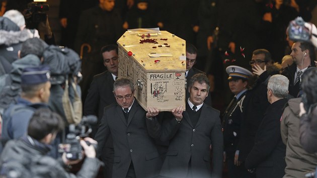 Bernard Verlhac byl pochován v obyčejné dřevěné rakvi, která byla pokryta kresbami i vzkazy od pozůstalých (15. ledna)