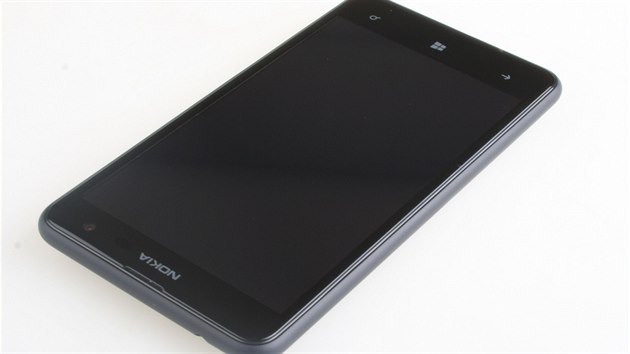 Pohled na Nokia Lumia 625