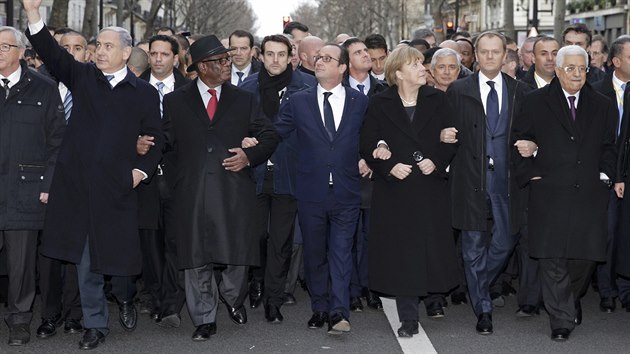 Utraortodoxn idovsk denk HaMevaser vymazal z fotografie sttnk na paskm pochodu vechny eny vetn nmeck kanclky Angely Merkelov, kter zstup po boku francouzskho prezidenta Franois Hollandea vedla (10. ledna 2015).