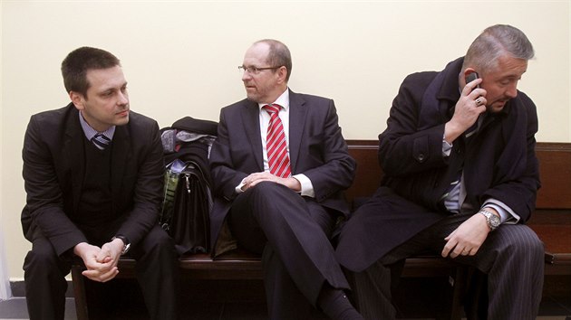Exministr zemdlstv Ivan Fuksa (uprosted) ped jednnm Obvodnho soudu pro Prahu 2. (12. ledna 2015)