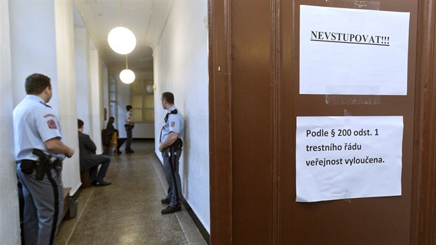 Na jednn Obvodnho soudu pro Prahu 1, kter projednv kauzu dajnho zneuit Vojenskho zpravodajstv, byla veejnost vylouena. (13. ledna 2015)