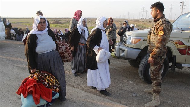 Islamist jezdy propustili na hranici mezi msty Havja a Kirkk (17. ledna 2015).