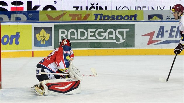 1:0. Luká Pech dostal Spartu do vedení povedeným prnikem, po nm pekonal