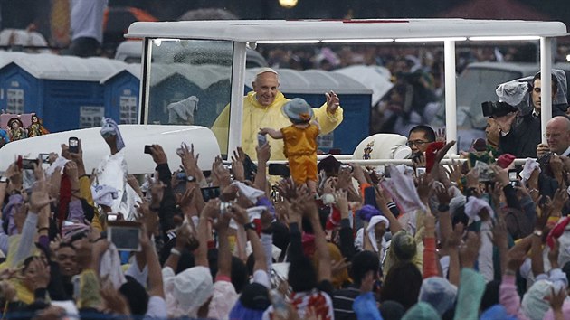 Na papežovu mši na Filipínách přišlo téměř šest milionů věřících.