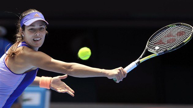 KRSKA V NESNZCH. Ana Ivanoviov v prvnm kole Australian Open.