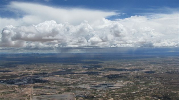 Let nad bolívijským Altiplanem (5 000 m n.m.)
