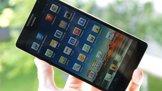 Huawei Ascend Mate je jednm z nejvtch smartphon souasnosti. Pat do kategorie takzvanch phablet i jinak tak tabletomobil. hlopka 6,3 palce atakuje nejmen tablety, vbavou pat do vy stedn tdy smartphon. HD rozlien sta, IPS panel je navc dobe iteln na pmm slunci.