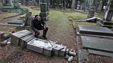Poniené hroby nmeckých obyvatel na jihlavském Ústedním hbitov.