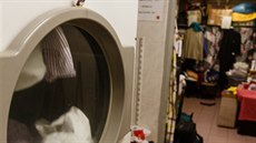 Prádelna pro lidi bez domova v Armád spásy