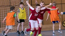 JE TAM! Malým fotbalist�m za�al tradi�ní D�tský pohár.