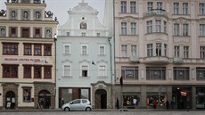D�m �íslo 24 byl dlouho posledním zchátralým domem na nám�stí Republiky v Plzni.