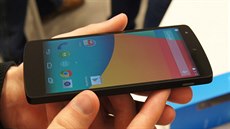 Po designové stránce není Nexus 5 takovým zázrakem jako jeho starí bratíek a...
