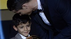 Cristiano Ronaldo a jeho syn Cristiano (Curych, 12. ledna 2015)