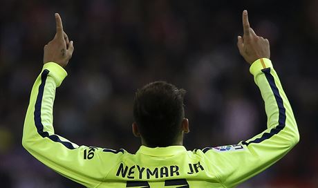 Neymar z Barcelony se raduje z gólu ve tvrtfinále panlského poháru.