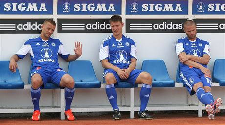 David Bystro (vpravo) na lavice fotbalové Olomouce.