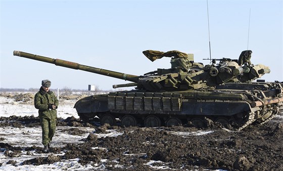 Tank proruských separatist nedaleko Luhansku (14. ledna 2015)