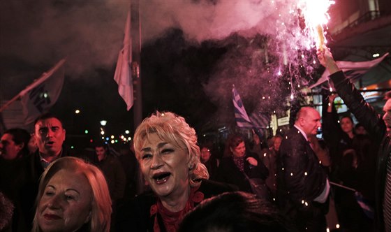 Demonstrace píznivc eckého premiéra Antonise Samarase v Aténách (20. ledna...