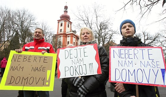 Lidé v Horním Jietín protestovali 28. ledna proti prolomení limit tby uhlí.