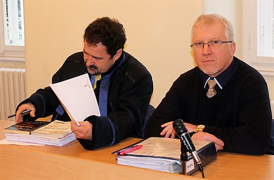 Jaroslav Komora u soudu, na snímku se svým obhájcem Janem Lerchem (22. 1. 2015)
