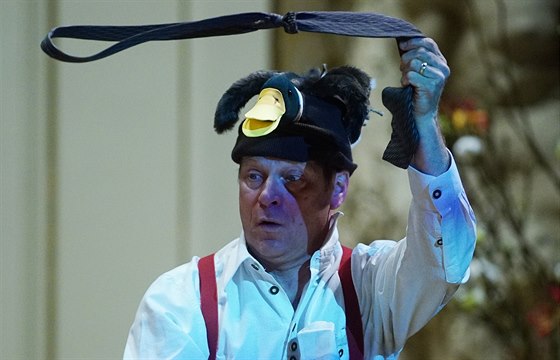 Simon Keenlyside jako Mozartův Papageno na koncertě v Obecním domě