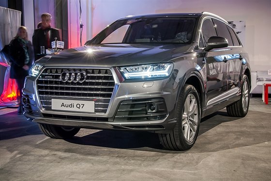 Systém komunikace vozu s infrastrukturou dostane mezi prvními Audi Q7.