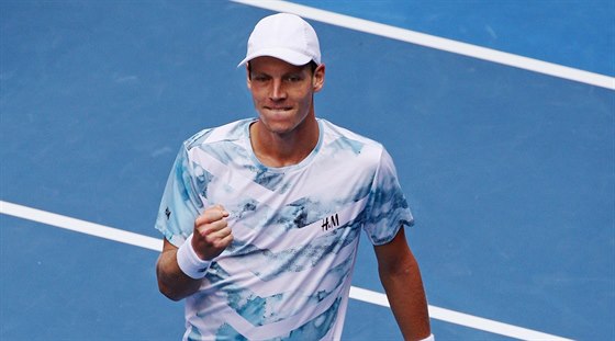 VYTÁHNE STEJNOU ZBRA. Tomá Berdych ve tvrtfinále Australian Open proti Rafaelu Nadalovi vsadí na bojovnost, obvyklou zbra panla. Nicmén statistika mluví proti Berdychovi, s Nadalem prohrál 17 zápas.