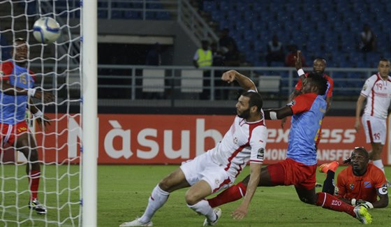 Momentka z utkání afrického ampionátu mezi fotbalisty Tuniska a Demokratické...