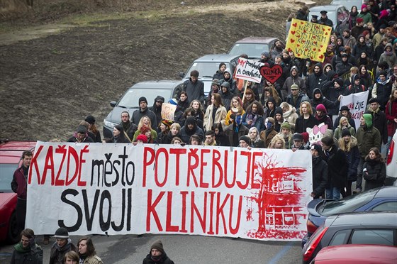 Squattei demonstrovali na podporu vyuití bývalého objektu polikliniky v...