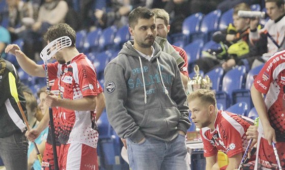 Florbalisté Bulldogs Brno pi odpoinku. Také oni ve tetím utkání tvrfinálové série uspli.