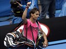 NASHLEDANOU. Rafael Nadal zdraví diváky po utkání s Tomáem Berdychem.