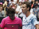 Tomá Berdych utuje Rafaela Nadala po tvrtfinále Australian Open.