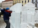 Sochai vytváeli o víkendu v Jindichov Hradci chrám z ledu.
