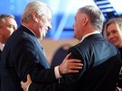 Prezident Milo Zeman se pátelsky zdravím s ruským byznysmenem Vladimirem...