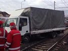 Náklaák po sráce s tramvají zablokoval koleje. (26. ledna 2015)