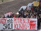 Demonstrace za autonomn sociln centrum v budov vybydlen plicn kliniky na...