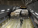 Doprava humanitární zásilky na palub C-5M Super Galaxy do Nikarague