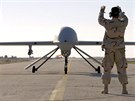 Navádní dálkov ovládaného dronu RQ-1 Predator na letecké základn TALLIL v...