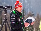 Trenér eských biatlonistek Zdenk Vítek mohl být s druhým místem tafety...