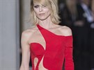 Eva Herzigová pedvedla na haute couture pehlídce Atelier Versace pro sezonu...