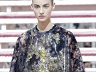 Návrhá Raf Simons si v jarní haute couture kolekci pro Dior pohrál s...