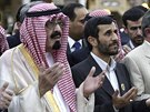 Saúdský král Abdalláh se s íránským prezidentem Ahmadínežádem modlí v Mekce v...