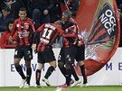 Fotbalisté Nice oslavují gól.