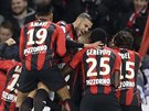 Fotbalisté Nice slaví gól proti Marseille.