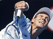 NA SERVISU. Tom Berdych ve druhm kole Australian Open.