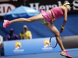 PO SERVISU. Eugenie Bouchardov ve tvrtm kole Australian Open.